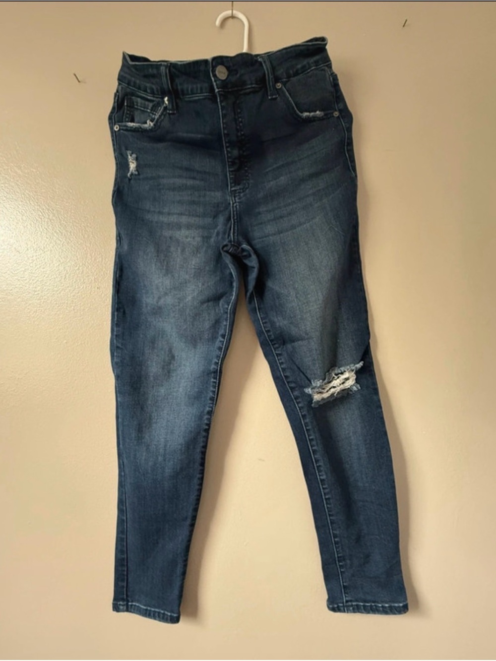 Woman’s Ceros Distressed Skinny Jeans Size 30